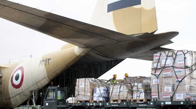 شحنة مساعدات طبية وغذائية مصرية تصل الي لبنان