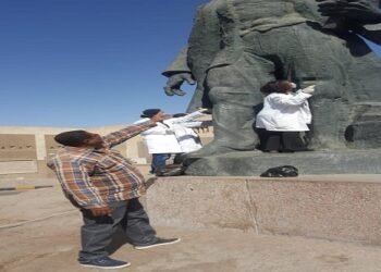 بالصور : تنظيف التماثيل بالميادين العامة في المحافظات