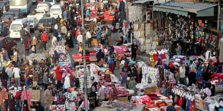 محافظة القاهرة تكشف حقيقة بيع أسواق العتبة والموسكي والفجالة لمستثمرين