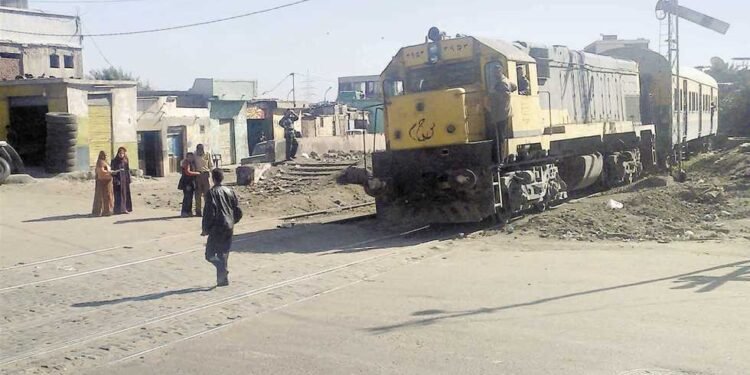لمنع الكوارث .. السكة الحديد تخاطب المحافظات لغلق المزلقانات العشوائية