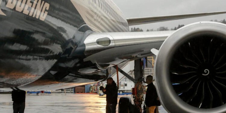 تعليق استخدام العشرات من طائرات بوينغ 777 .. أعرف السبب