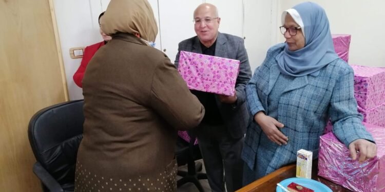 بمناسبة “عيد الام” النائب خالد عيش يحتفل بسيدات النقابة العامة للعاملين بالصناعات الغذائية