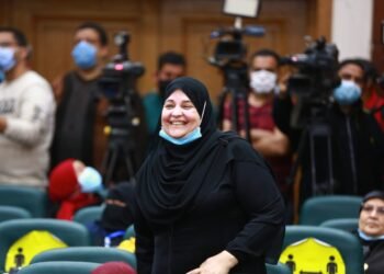 الأم المثالية الأولى على الجمهورية: اشتغلت في المحارة عشان أربي أولادي وإخواتي