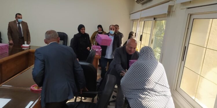 بمناسبة “عيد الام” النائب خالد عيش يحتفل بسيدات النقابة العامة للعاملين بالصناعات الغذائية