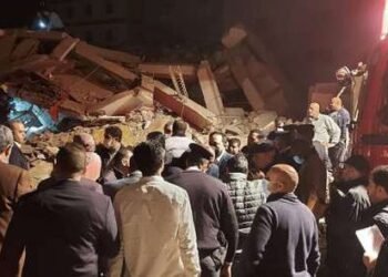 تفاصيل انهيار عقار “جسر السويس” .. ومحافظ القاهرة يزور المصابين واستمرار رفع الانقاض بحثًا عن ناجين
