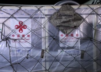 بالصور : مطار القاهرة يستقبل شحنة من لقاح كورونا الصيني