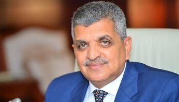 الفريق أسامة ربيع: القناة متعطلة وتغريم الشركة المالكة للسفينة الجانحة وارد