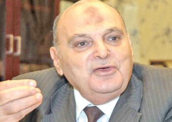 محارب حتي النفس الأخير .. رحيل اللواء كمال عامر والرئيس ينعيه “معلمي وأستاذي وقائدي”