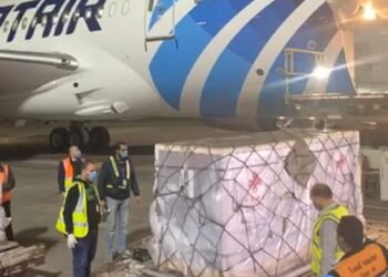 بالصور : مطار القاهرة يستقبل شحنة من لقاح كورونا الصيني