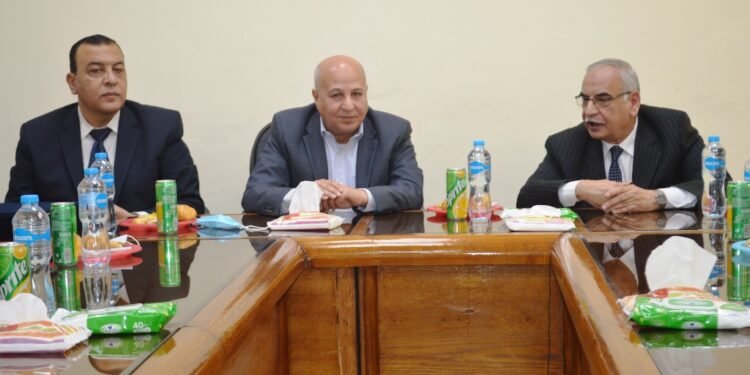 تفاصيل إجتماع مجلس إدارة “مصر للزيوت والصابون” مع قيادات نقابة العاملين بالصناعات الغذائية