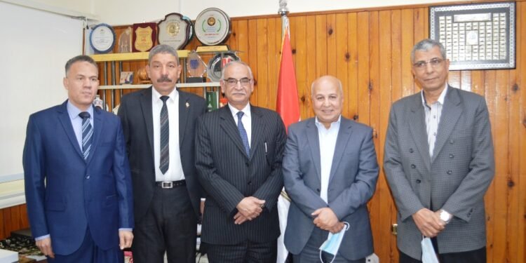 تفاصيل إجتماع مجلس إدارة “مصر للزيوت والصابون” مع قيادات نقابة العاملين بالصناعات الغذائية