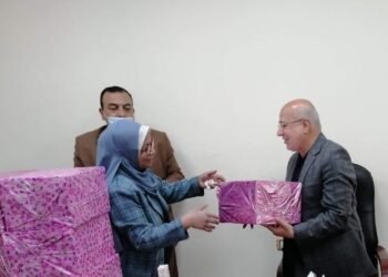 بمناسبة “عيد الام” النائب خالد عيش يحتفل بسيدات النقابة العامة للعاملين بالصناعات الغذائية