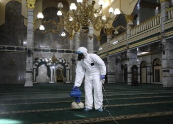 استعدادًا لشهر رمضان تعقيم المساجد الأربعاء المقبل