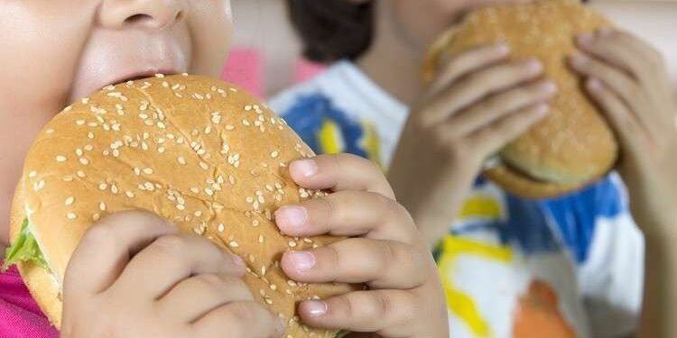 عادات سيئة تضر جهاز الأطفال المناعى أبرزها قلة الحركة