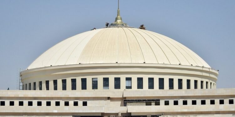 تقرير يكشف نسبة تمثيل السيدات فى مجلسى النواب والشيوخ