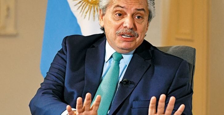 رئيس الأرجنتين بعد إصابته بكورونا: اللقاح ساعدني في تجنب أعراض الفيروس الشديدة