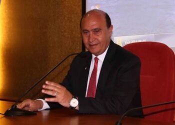 الفريق مهاب مميش : عمليات تكريك مستمرة لصيانة المجري الملاحي لقناة السويس