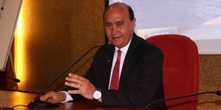 الفريق مهاب مميش : عمليات تكريك مستمرة لصيانة المجري الملاحي لقناة السويس