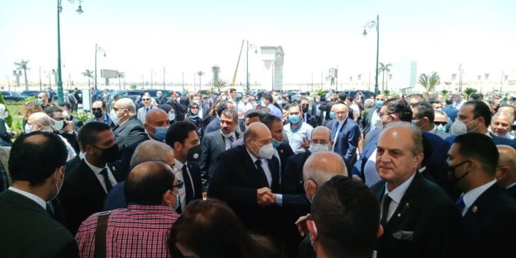 النائب خالد عيش يقدم واجب العزاء لرئيس مجلس الشيوخ في وفاة والدة سيادته