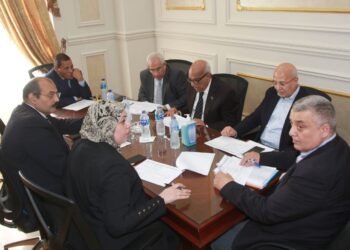 بالصور: اجتماع لجنة الطاقة والقوي العاملة بالشيوخ