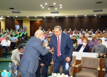 بمشاركة وزير القوي العاملة واعضاء بالشيوخ والنواب تكريم العامل المثالي بالغزل والنسيج