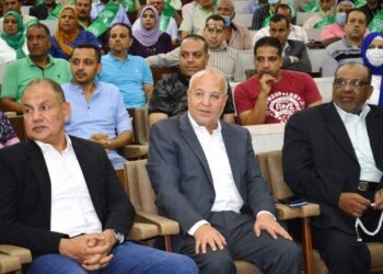 بمشاركة وزير القوي العاملة واعضاء بالشيوخ والنواب تكريم العامل المثالي بالغزل والنسيج