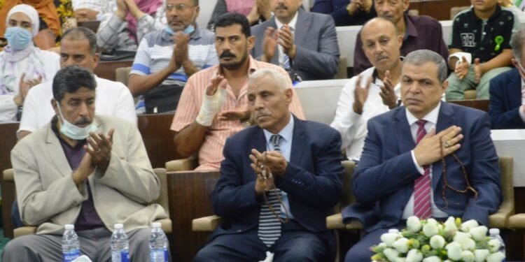 بمشاركة وزير القوي العاملة واعضاء بالشيوخ والنواب تكريم العامل المثالي بالغزل والنسيج