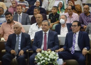 بمشاركة وزير القوي العاملة واعضاء بالشيوخ والنواب تكريم العامل المثالي بالغزل والنسيج