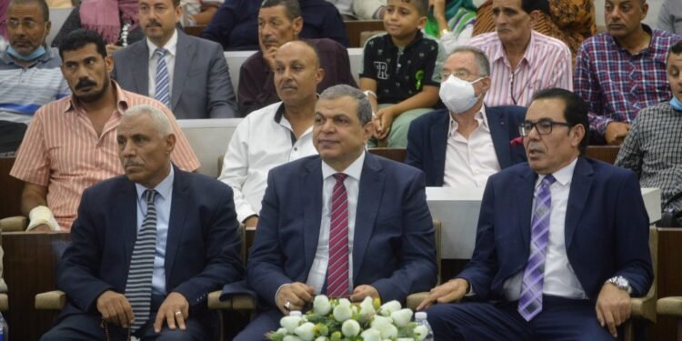 بمشاركة وزير القوي العاملة واعضاء بالشيوخ والنواب تكريم العامل المثالي بالغزل والنسيج