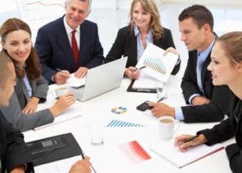 ما هي الخطوات لبناء بيئة عمل ناجحة خالية من السلبيات؟