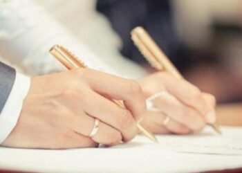 هل يمكن للزوجة وضع شرط العمل قبل الزواج؟ شاهد الاجابة