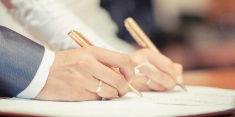 هل يمكن للزوجة وضع شرط العمل قبل الزواج؟ شاهد الاجابة