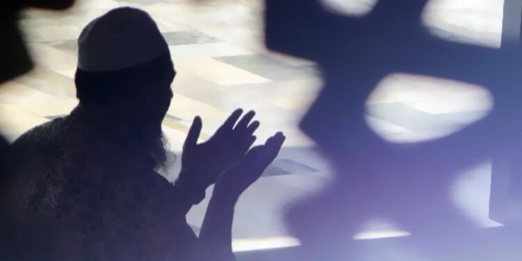 5 أسباب لإجابة الدعاء يوم الجمعة وافضل أوقات الدعاء