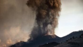 “البيئة”: مصر لن تتأثر بتداعيات بركان لابالما