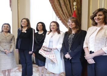 جهود دعم وصول النساء للمناصب القيادية