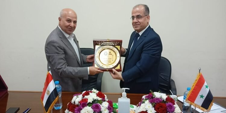 وفد عمالي سوري في نقابة “الصناعات الغذائية”:مصر تشهد حالة من الإستقرار والتنمية الشاملة ..وعمال سورية مستمرون في العمل والإنتاج وحماية دولتهم رغم الحصار الجائر والتحديات