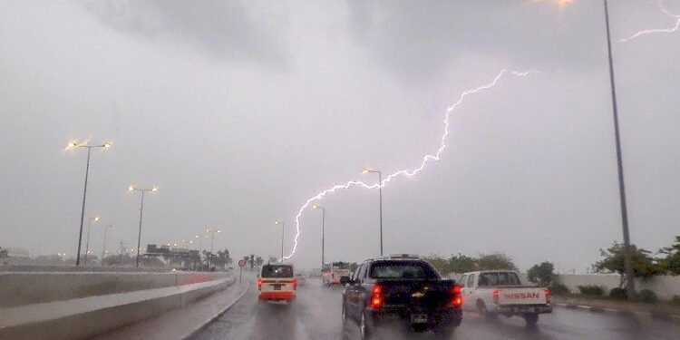 أمطار رعدية علي محافظات الدلتا والارصاد تعلن ذروة الطقس السيء