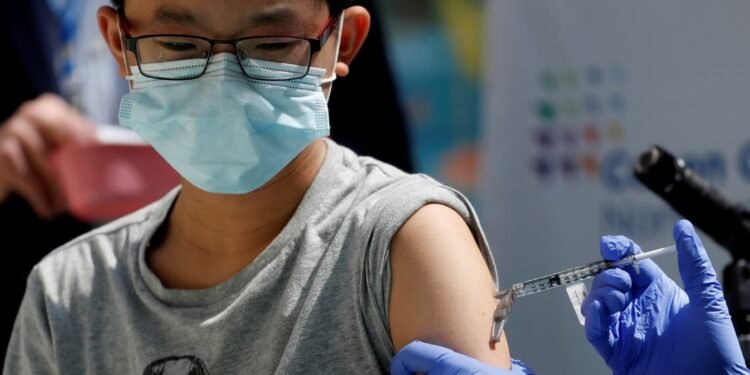 تطعيم 8 مليون طفل بلقاح كورونا من 12 لـ 15 سنه