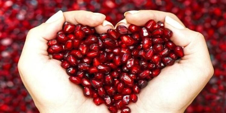 فوائد “الرمان” لعلاج المعدة والقولون