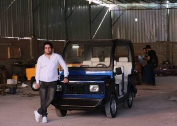 شاب يصنع بديل التوك توك بأيادي مصرية 100%