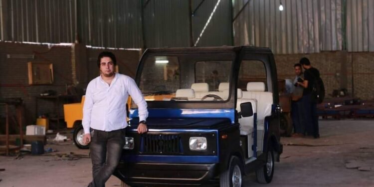 شاب يصنع بديل التوك توك بأيادي مصرية 100%