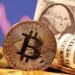 “البيتكوين” هل تقضي علي هيمنة الدولار؟