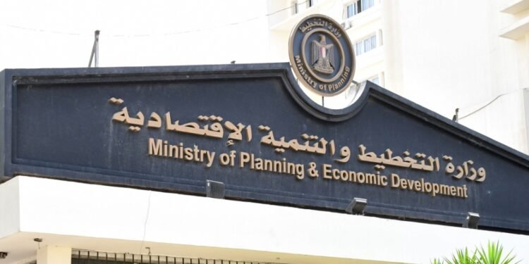 مساعي حكومية لتوفير 950 الف فرصة عمل خلال العام 22-21