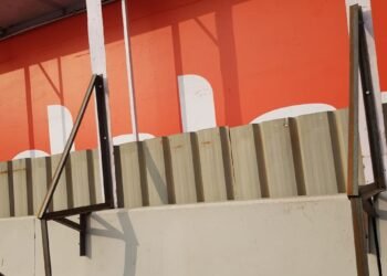 القانون يحظر وضع الاعلانات فوق الكباري وعلي مداخلها ومواطنين مُستائين من شكل الاعلانات فوق الكباري الجديدة