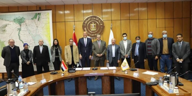 ما هي اتفاقية العمل الجماعية وضوابطها وأهميتها للعامل؟ نص قانوني يجيب