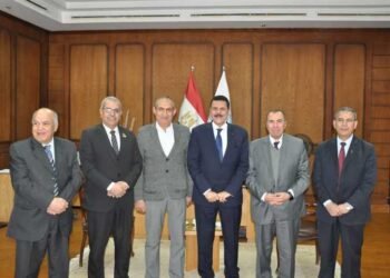 الدكتور أحمد أبواليزيد يشارك في مناقشة رسالة ماجستير بجامعة كفر الشيخ