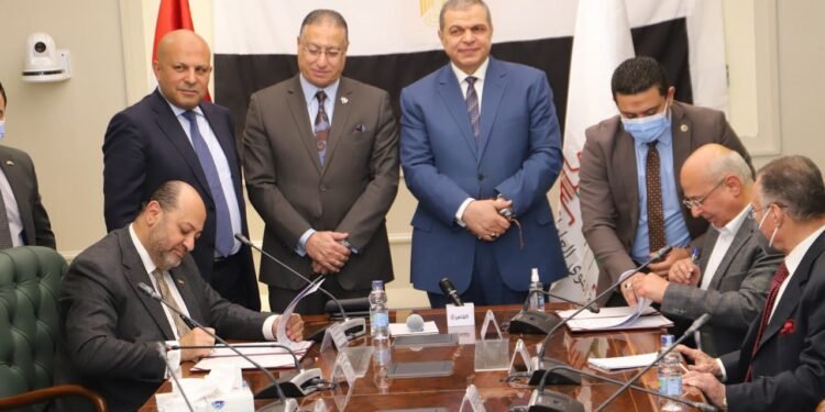 لخدمة مصالح العمال اتفاقية عمل جماعية بين النقابة العامة والشرقية للدخان