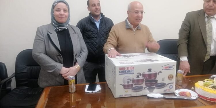 احتفالية عيد الأم بالنقابة العامة للعاملين بالصناعات الغذائية وتكريم الأمهات