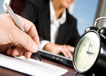 هل العمل لمدة 8 ساعات فعال أم يؤذي العقل؟ دراسة حديثة تجيب