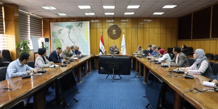 وزير القوى العاملة يجتمع باللجنة المشرفة علي الانتخابات النقابية في الدورة الجديدة.. تفاصيل